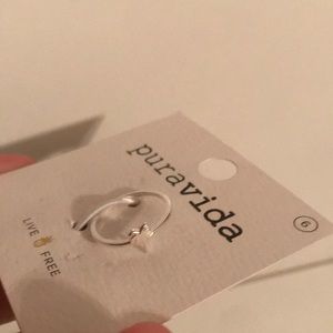 A brand new unused Pura Vida palm tree ring.